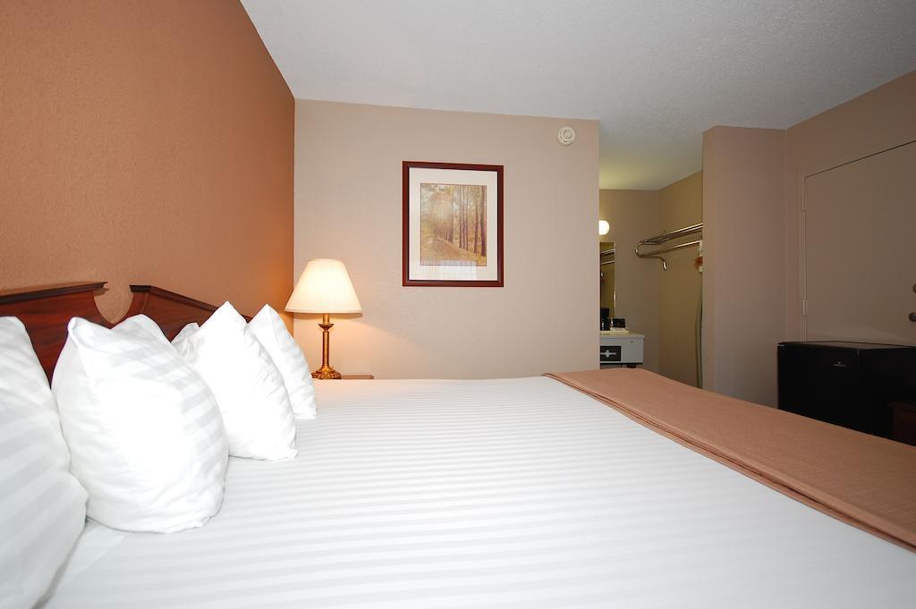 Magnuson Hotel Red Baron Garden City Εξωτερικό φωτογραφία