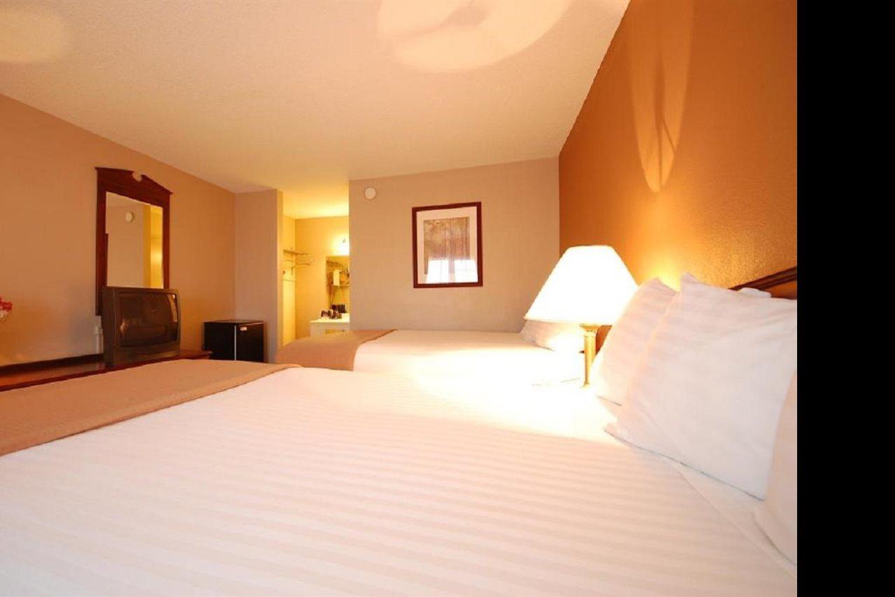 Magnuson Hotel Red Baron Garden City Εξωτερικό φωτογραφία