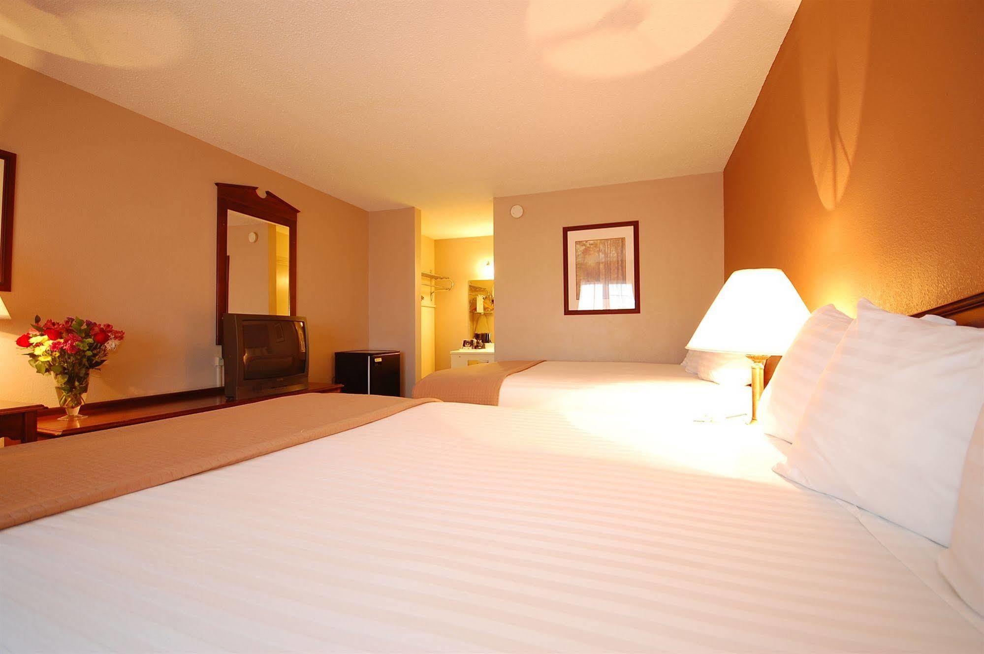 Magnuson Hotel Red Baron Garden City Εξωτερικό φωτογραφία